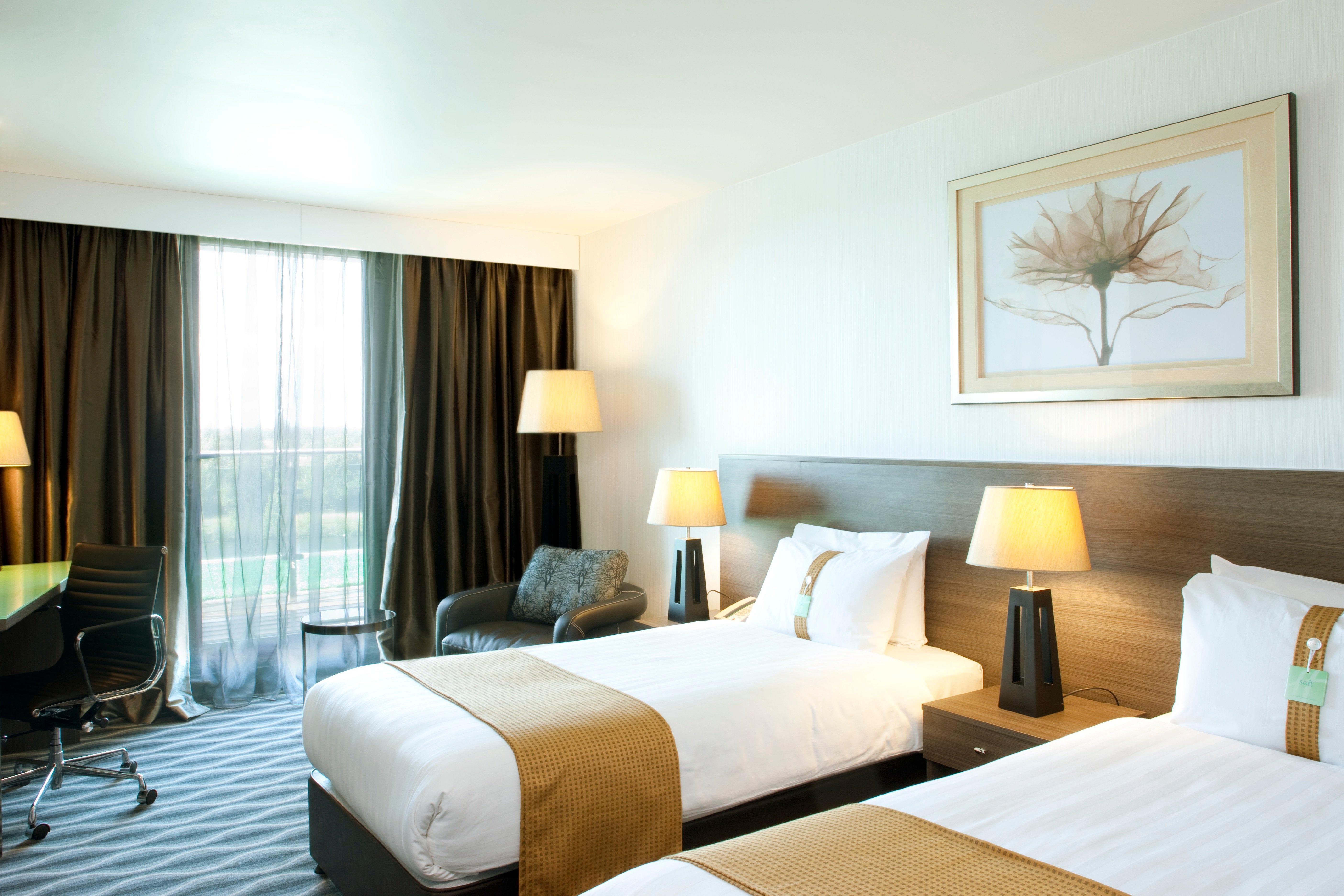 Hotel Crowne Plaza London - Kingston By Ihg Surbiton Exterior foto