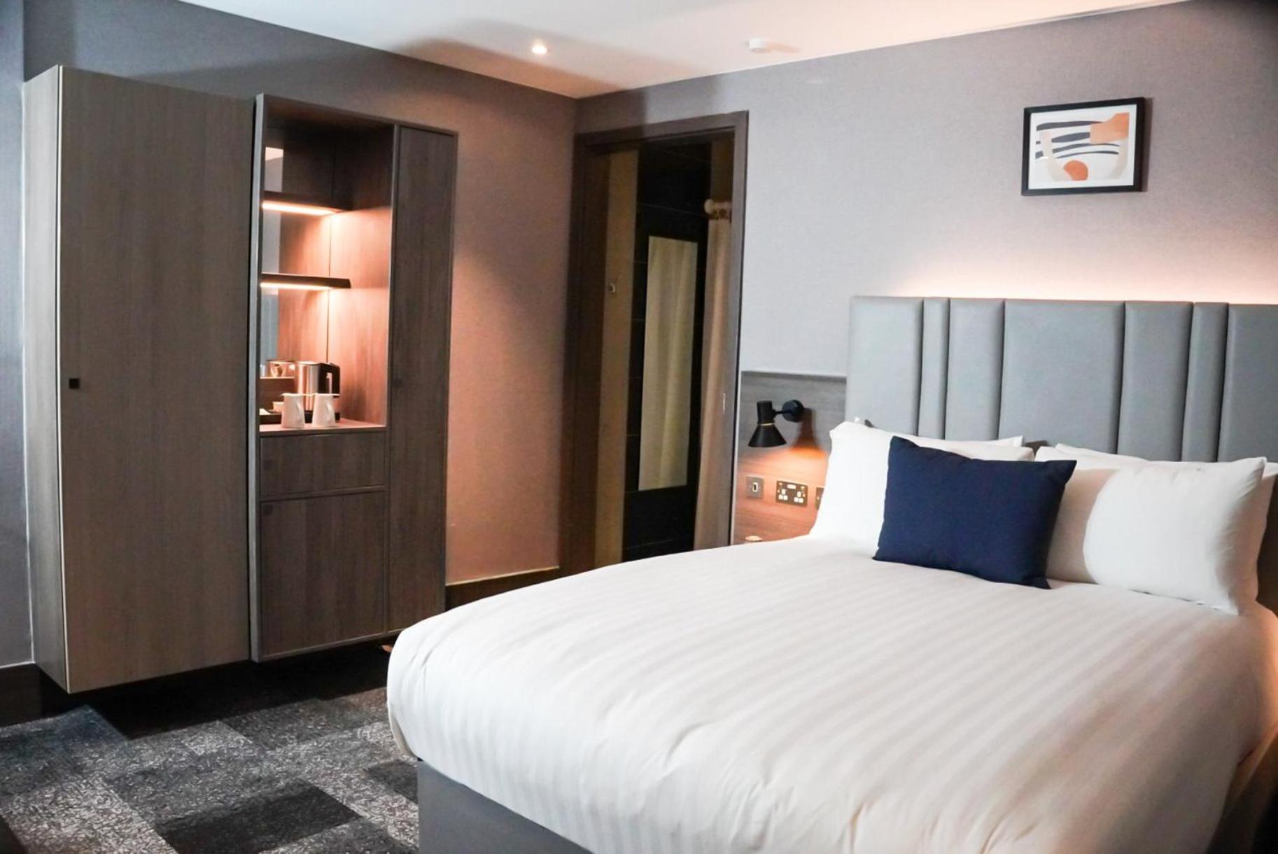 Hotel Crowne Plaza London - Kingston By Ihg Surbiton Exterior foto