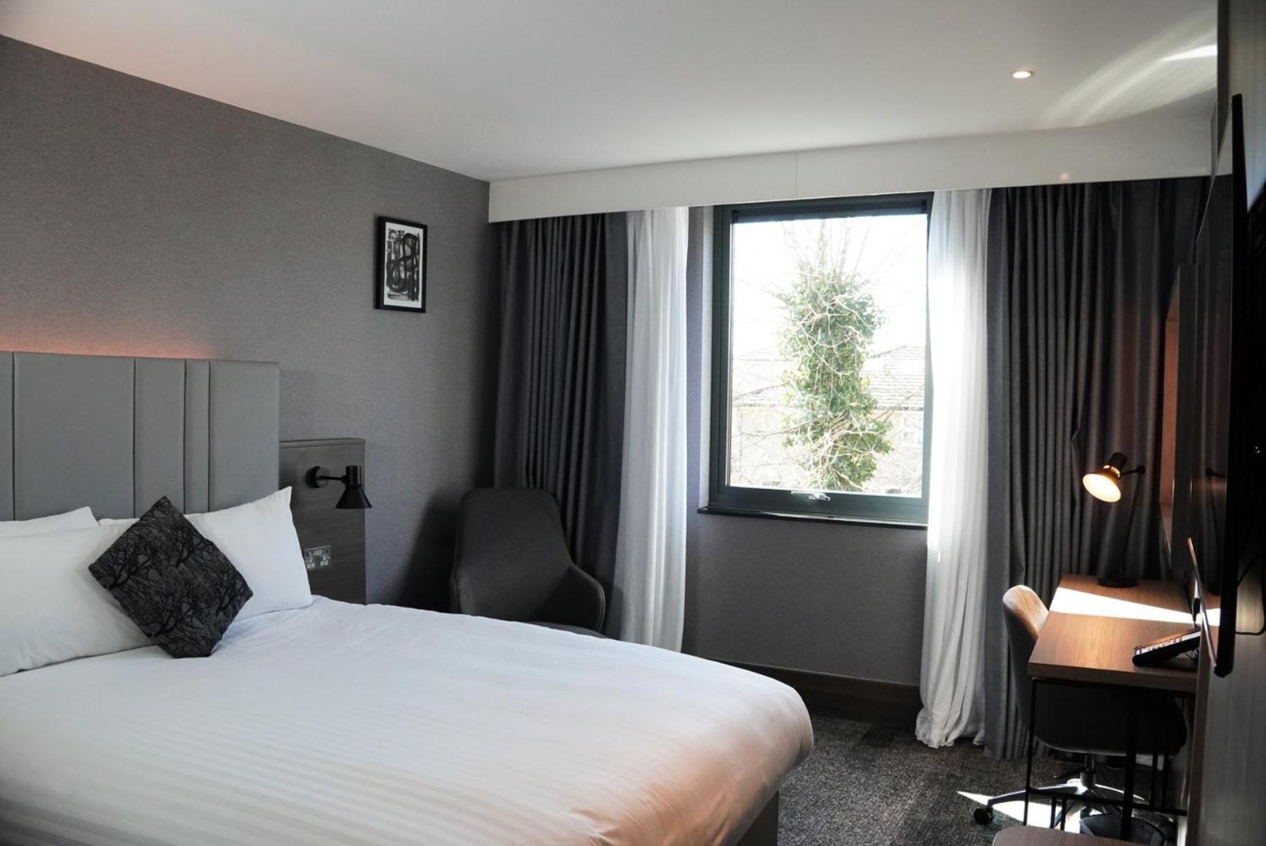 Hotel Crowne Plaza London - Kingston By Ihg Surbiton Exterior foto