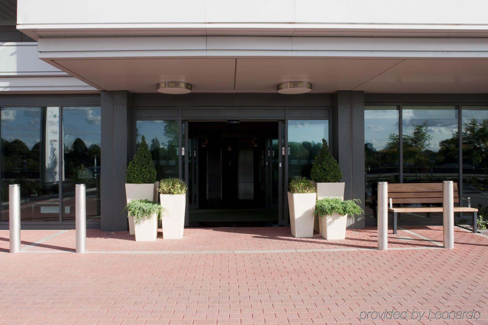 Hotel Crowne Plaza London - Kingston By Ihg Surbiton Exterior foto